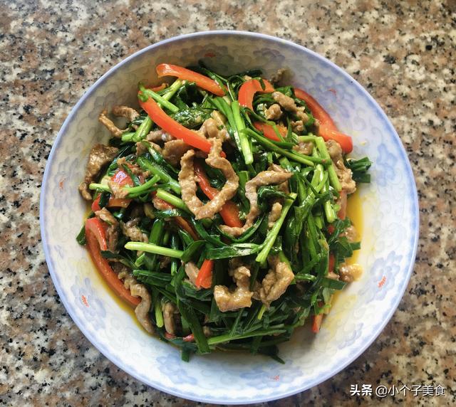 牛肉和韭菜能一起吃吗，为什么牛肉不能和韭菜一起吃（韭菜炒牛肉）