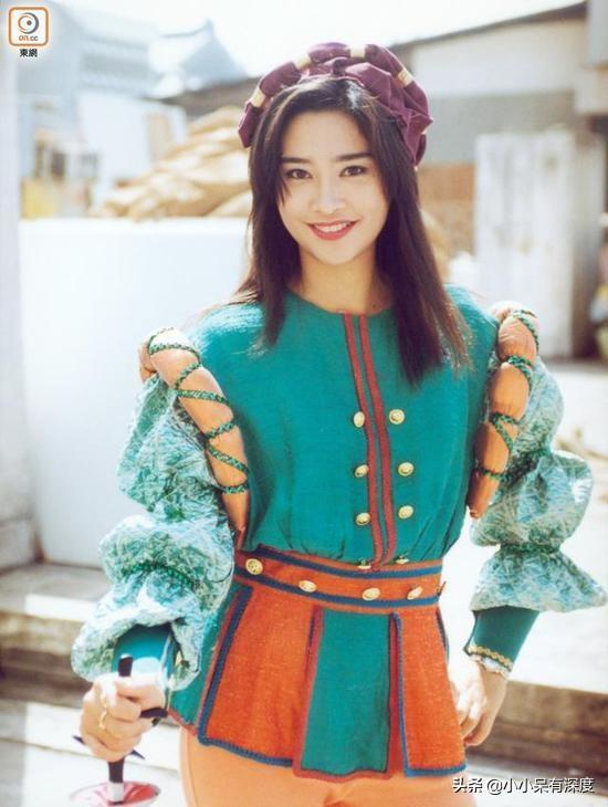 李克勤 - 再见演奏厅歌词是什么，李克勤红日原唱（李克勤老婆不仅低调）