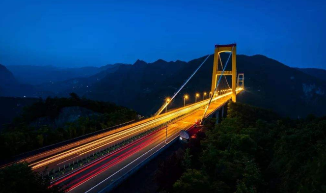 四渡河特大桥，投资6.18亿元（四渡河特大桥的主桥属于）