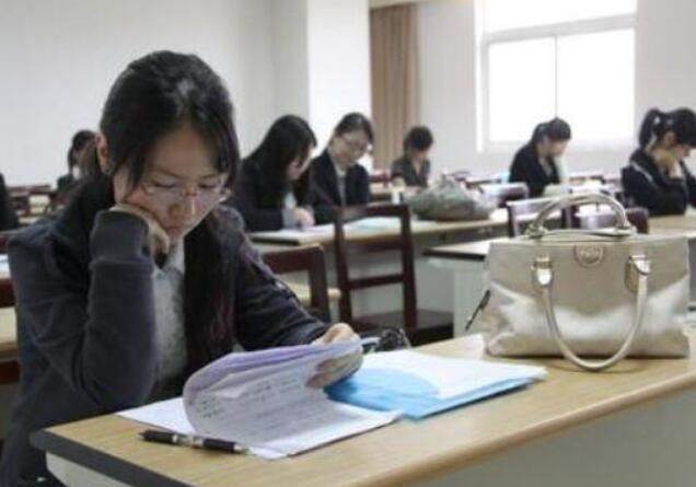 挂科补考过了算挂科吗，补考过了算挂科吗（大学“挂科”和“重修”）