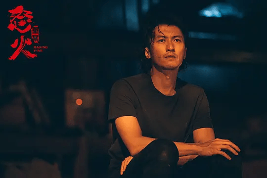 谢霆锋甄子丹合影，直言：近十年最满意的影片