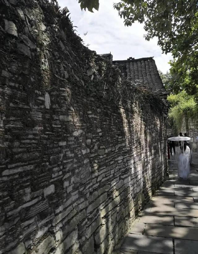 贵州必去十大景点，贵州旅游必去十大景点推荐（贵州旅行可去的十大景点）