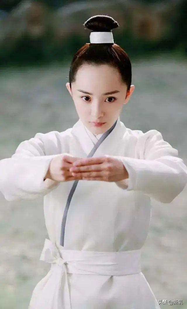 发际线粉会堵塞毛孔吗，发际线粉的危害（关晓彤才23岁就秃了）