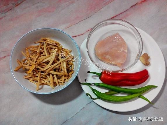 黄花菜炒肉的做法，怎么炒花菜好吃（简单快手的黄花菜炒肉）