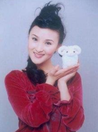 梦萍扮演者乐珈彤(梦萍的遭遇)