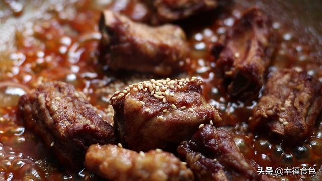 番茄酱酸甜排骨的做法，酸甜排骨用什么番茄酱（教你在家做茄汁排骨）