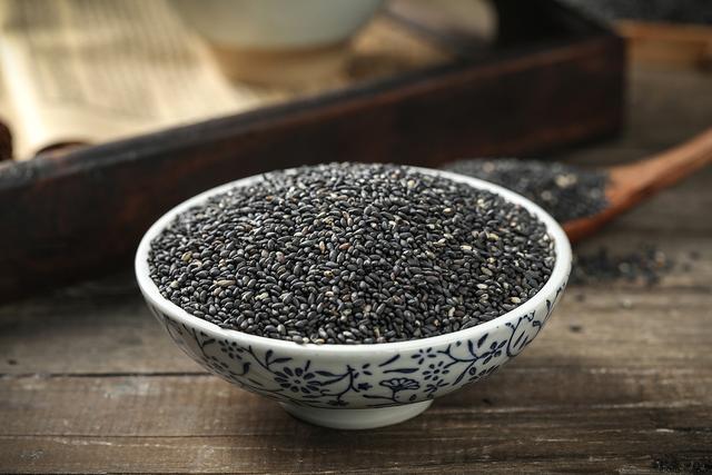 黑芝麻核桃做法，搭配核桃一起做