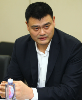 篮球运动员姚明还活着吗死了，篮球运动员姚明怎么了（姚明，你别再憋着了）