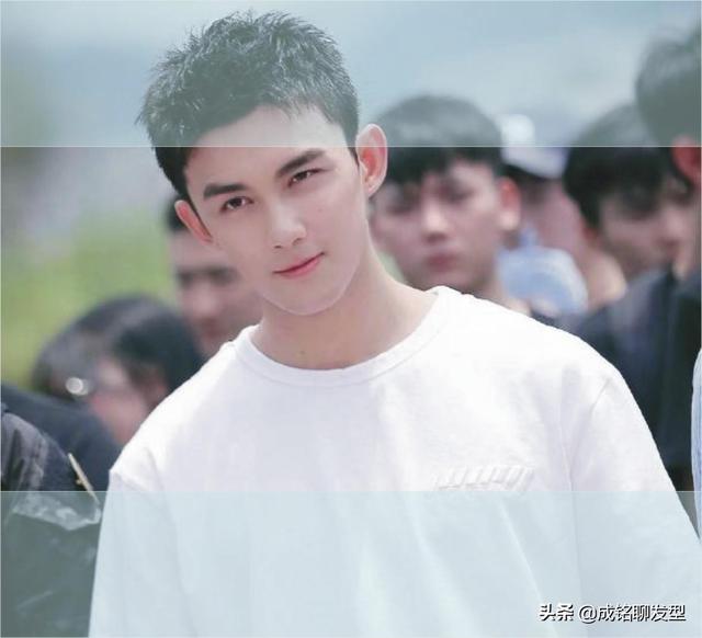 圆脸男生短发发型，男生发型图片（8款最适合夏季的男生短发）