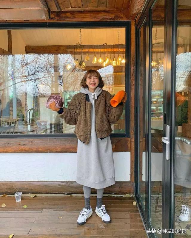 请问卫衣绒英文怎么讲，绒衣用英语怎么说（卫衣内搭的N种方法）