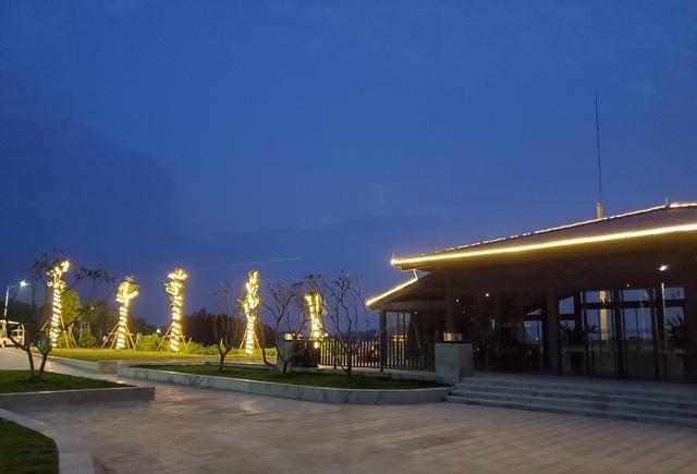 茂名露天矿公园建设，茂名露天矿生态公园夜景好美变化好大