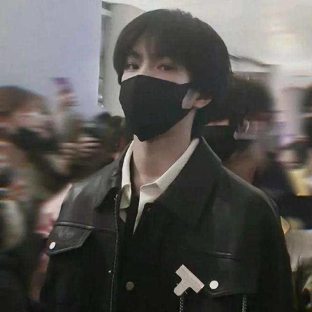 刘耀文头像女生专用，刘耀文｜帅且自知的靓仔微信（壁纸加头像）