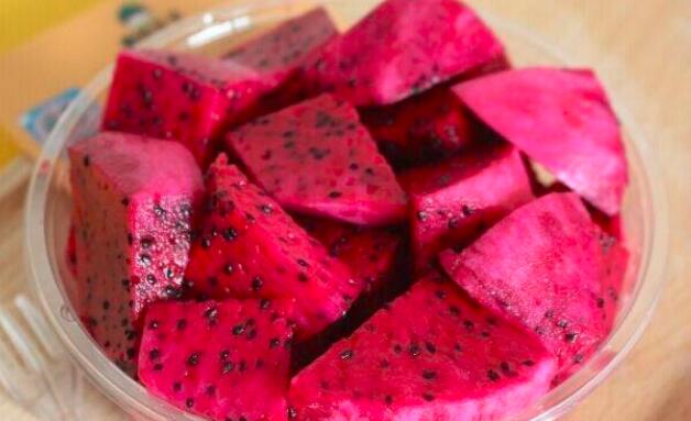 蓝莓怎么吃一天吃多少，蓝莓的一天吃多少合适（为家人健康不妨看看）