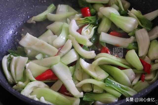 鱿鱼属于鱼类吗，鱿鱼不属于鱼类属于什么类（脆嫩爽口不弹牙）