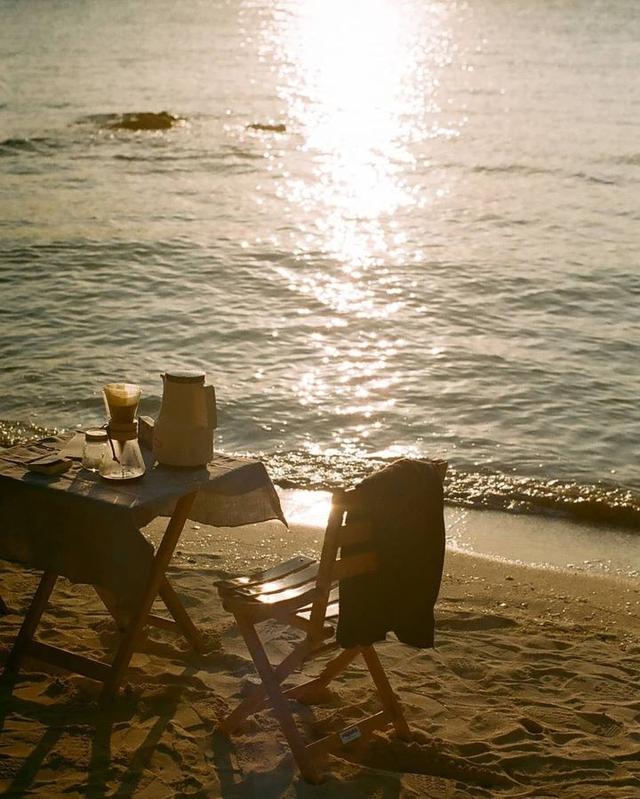 美好阳光且干净的女生头像  星空迷上了山野微信，美好阳光且干净的女生头像  星空迷上了山野，有雾有灯也有归人。（有哪些好看非人物的头像）