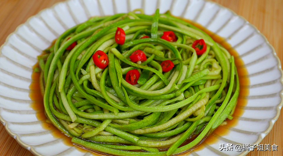 凉拌西葫芦做法 老公天天点名要吃 3天不吃就馋的慌-起舞食谱网