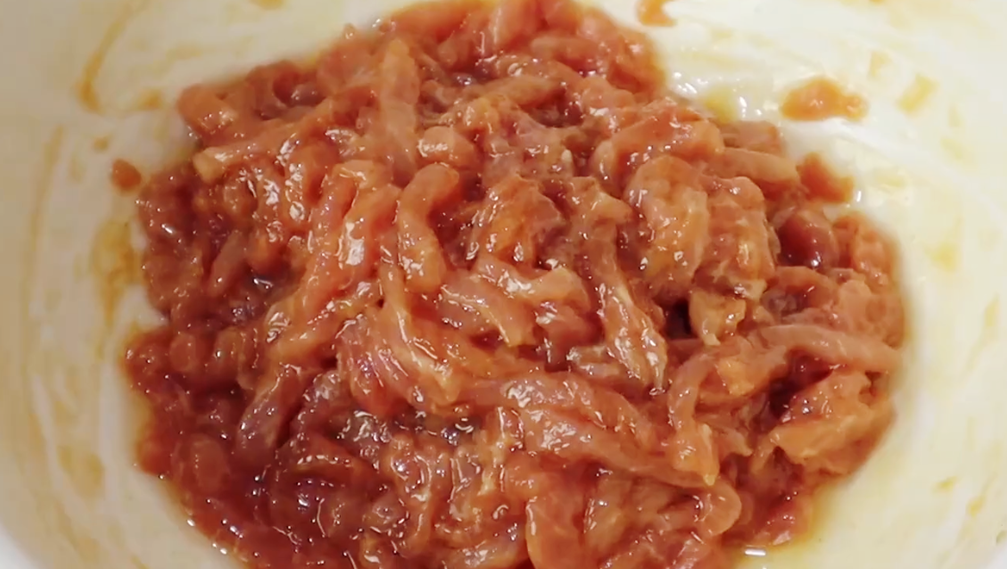 图片[2]-【京酱肉丝】做法步骤图 炒出来口感嫩滑鲜香 好吃又下饭-起舞食谱网