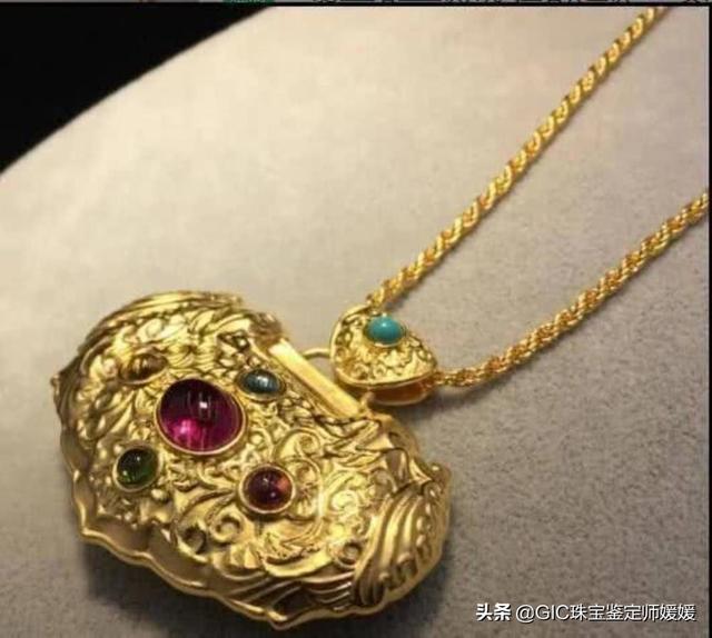 长命锁一般由什么人送，长命锁一般由什么人送最吉利（作为宝宝第一件珠宝礼物）