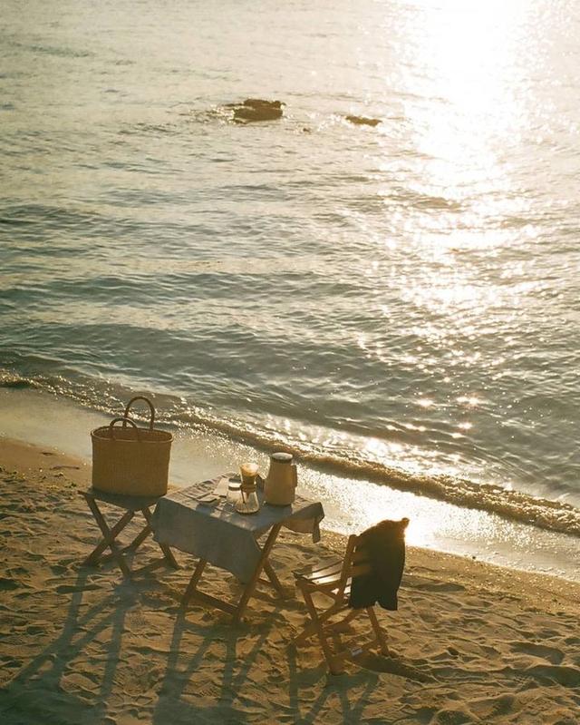 美好阳光且干净的女生头像  星空迷上了山野微信，美好阳光且干净的女生头像  星空迷上了山野，有雾有灯也有归人。（有哪些好看非人物的头像）