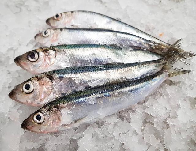 中国的臭豆腐,螺蛳粉,豆汁儿;日本的鲋鱼寿司,臭鱼干;韩国的洪鱼脍