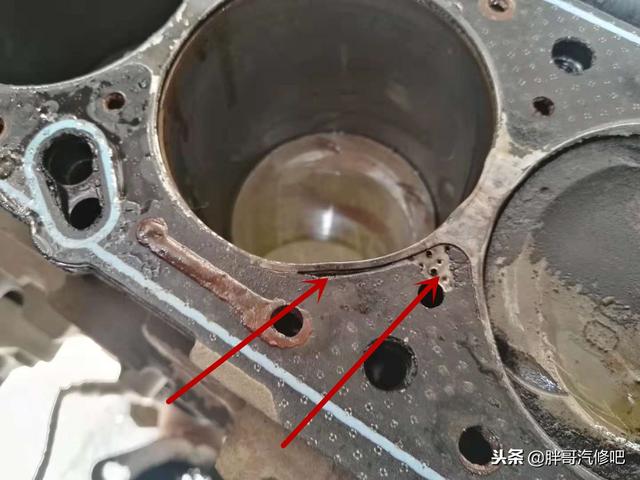 冲缸垫的表现是什么，冲缸垫是什么原因引起的（缸压不足、油水混合、冒白烟）