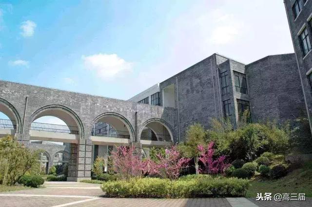 河北传媒学院学费，河北传媒学院一年的学费是多少啊（学费最贵的十所艺术类院校盘点）