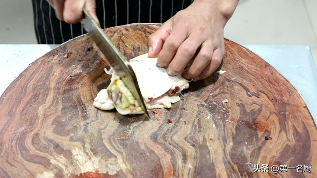 大盘鸡的正宗做法，新疆大盘鸡的正宗做法（厨师长教你大盘鸡正宗做法）