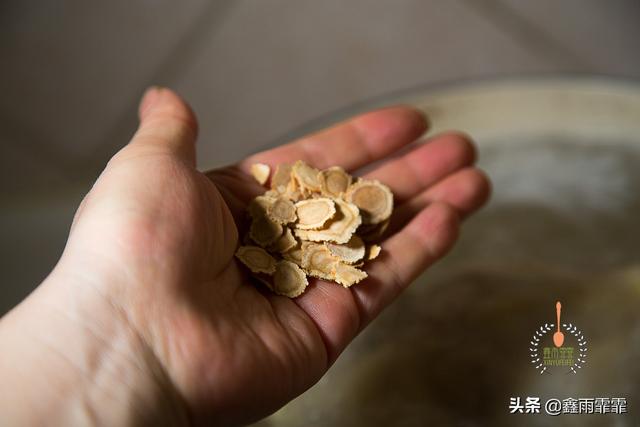 鸡汤怎么炖最补血 试试这道猴头菇炖鸡汤，鸡汤怎么炖最补血（推荐一道养生膳食）