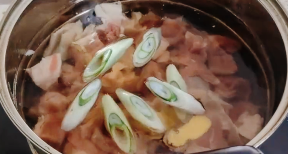 圖片[3]-【白蘿卜燒牛腩】做法步驟圖 這訣竅 牛腩軟爛入味連湯汁都不-起舞食譜網