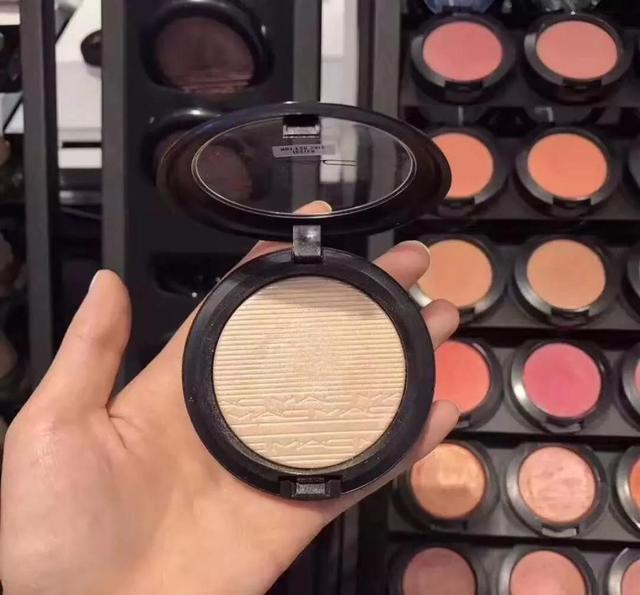 mac生姜高光，mac生姜高光缺点（仿佛打完8支玻尿酸的光彩和立体感）