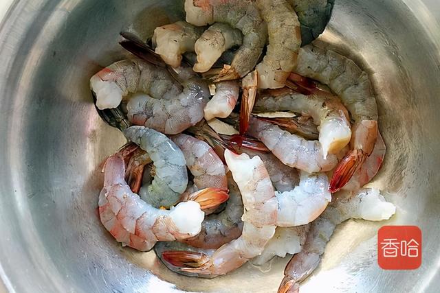 蒜蓉粉丝虾的做法，蒜蓉粉丝虾仁的做法步骤（蒜蓉粉丝虾原来这么简单）