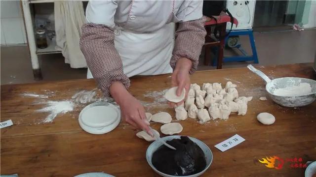 用纸怎样包花，用纸包花怎么包（云南省首届“非遗购物节”在楚雄开启）