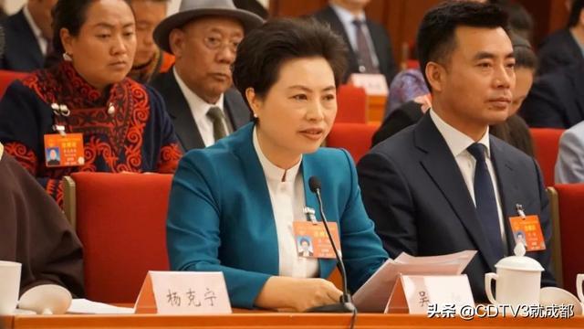 耙耳朵四川话是什么意思，耙耳朵四川话是什么意思的意思（坐拥千万粉丝的非洲兄弟真心安利）
