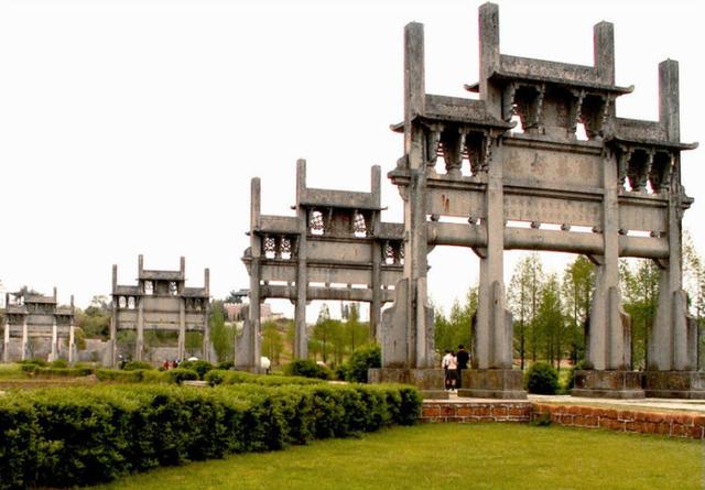 牌坊是什么意思，立牌坊说贞洁是什么意思（欣赏一组壮观的中国牌楼）