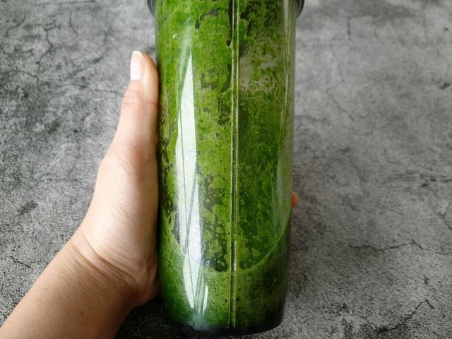 菠菜鸡蛋饼的简单做法，菠菜鸡蛋饼的简单做法窍门（菠菜和鸡蛋摊成饼）