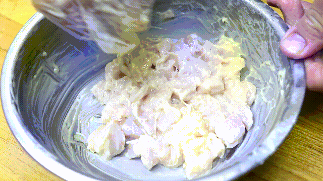 正宗咕噜肉的做法，咕噜肉的做法大全简单（名扬海外的广东名菜咕噜肉）