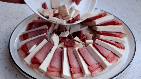 豆腐和腊肉怎么做不辣，上锅一蒸轻松搞定