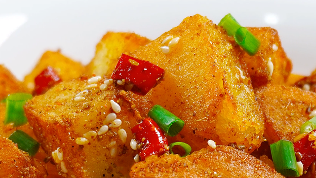 锅巴洋芋怎么做啊,锅巴洋芋片怎么做(锅巴土豆自己在家做)