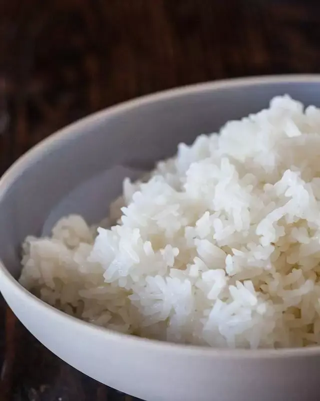 微波炉蒸米饭好吃吗，微波炉蒸米饭怎么样（微波炉两分钟就做好）