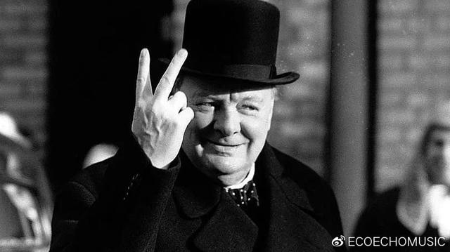 hiphop的手势原本就是帮派的象征,手势就是rapper或个人,团体创造的