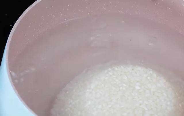 怎样煮白粥好吃粘稠，白粥怎么煮的粘稠（不要直接放进锅里煮）