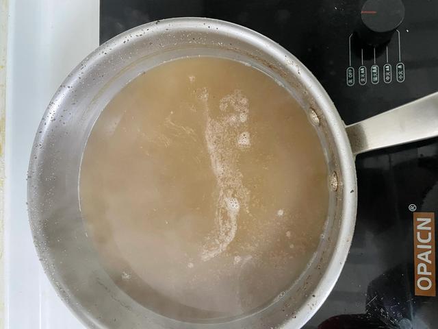 茶麸洗头几天洗一次为宜，用茶麸多久洗一次头比较好（茶麸煮水洗头第二天）