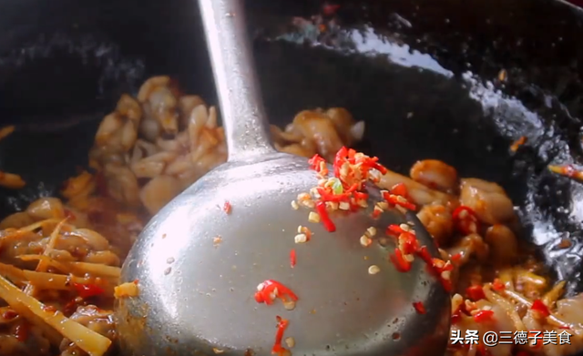 麻辣牛蛙的做法，馋嘴牛蛙的正宗做法（牛蛙这种做法太好吃了）