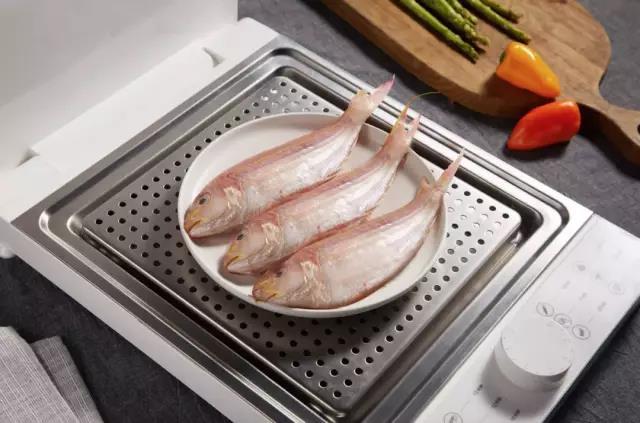 如何用蒸锅热饭，如何用蒸锅热饭视频（这个蒸锅能一次搞定全家饭菜）