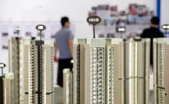 买房找中介便宜还是找售楼部便宜，找中介买房比去售楼处更便宜吗（区别很大找错吃亏）