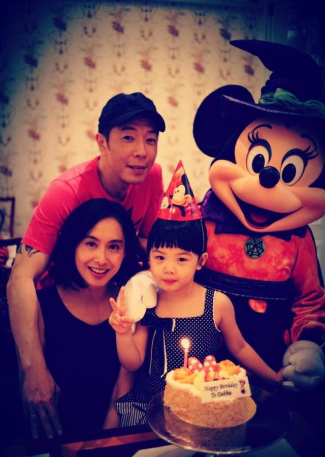 朱茵晒新照被赞，朱茵的四大美照（48岁保养得当依然容光焕发）