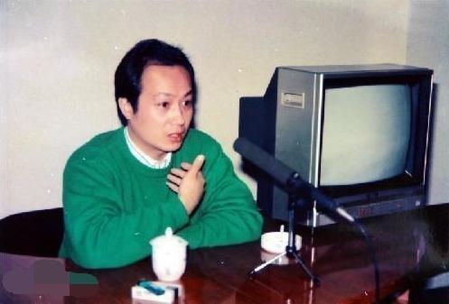 罗京追悼会全部过程，在罗京葬礼上哭到昏厥的妻子