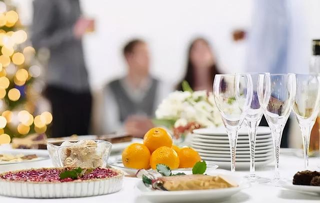 啤酒和牛奶能一起喝吗，牛奶啤酒一起可以喝吗（白酒＋啤酒＝）