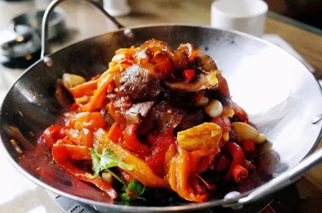 红烧培根金针菇的做法，烧烤培根金针菇的做法（每次做家人都说很好吃）