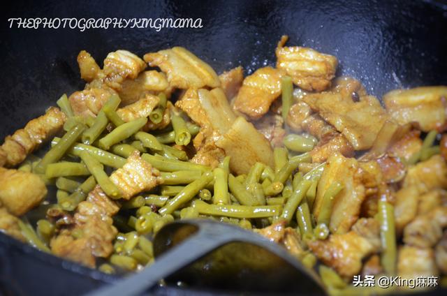 酸豆角炒五花肉的做法，酸豆角炒红烧肉的做法（随便搭配个酸豆角炒肉）